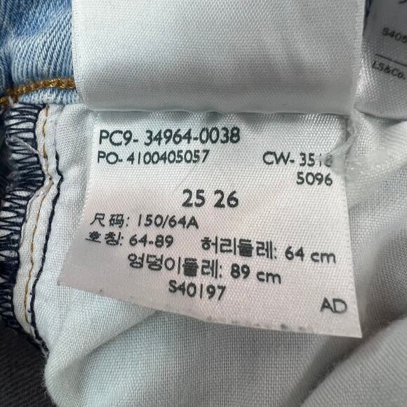 Levi's Women's Wedgie Straight Denim Jenas Size 25 Light Wash Crop Ankle - Picture 5 of 11